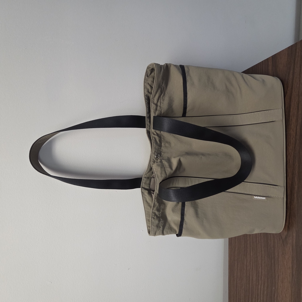 Lululemon Athletica Tan and Black Everyday Tote